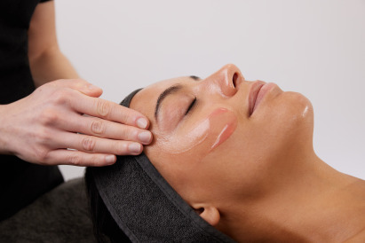 Crystal Retinal Age-Defying Facial - Total Reset Peels Model
